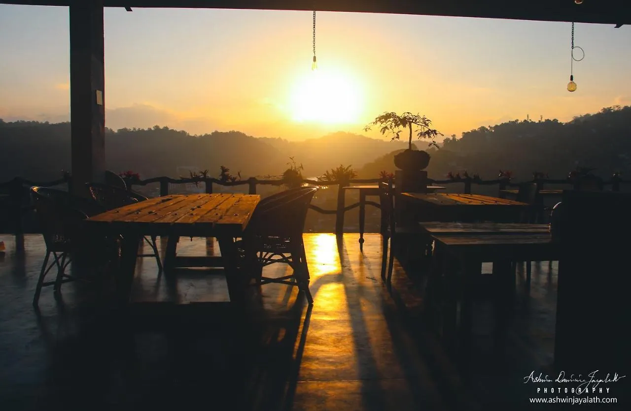 Square Peg Bed & Breakfast Kandy Sri Lanka